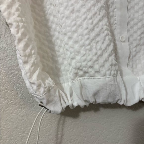 Self Contrast white bubble fabric pullover top. Button front. Size S - Picture 15 of 15